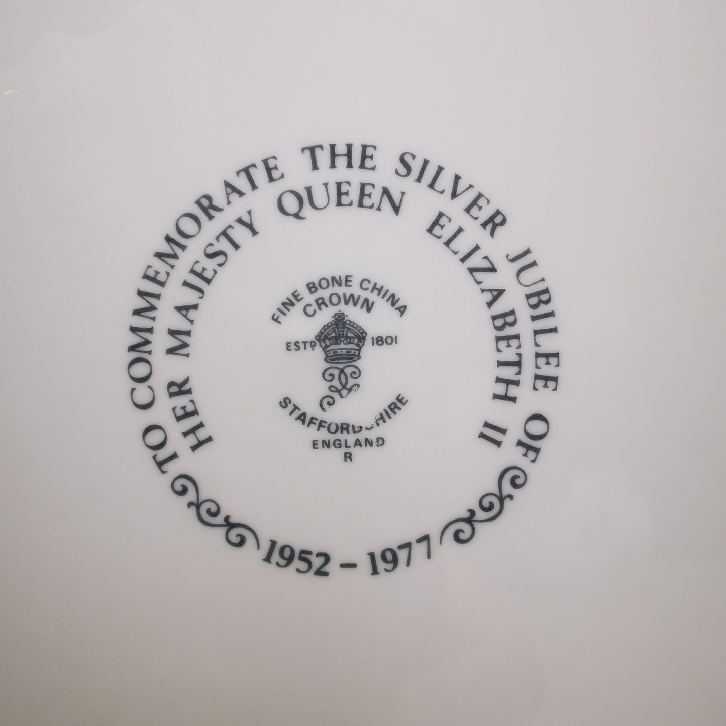 Crown-Staffordshire-1977-Silver-Jubilee-Porcelain-China-Plate