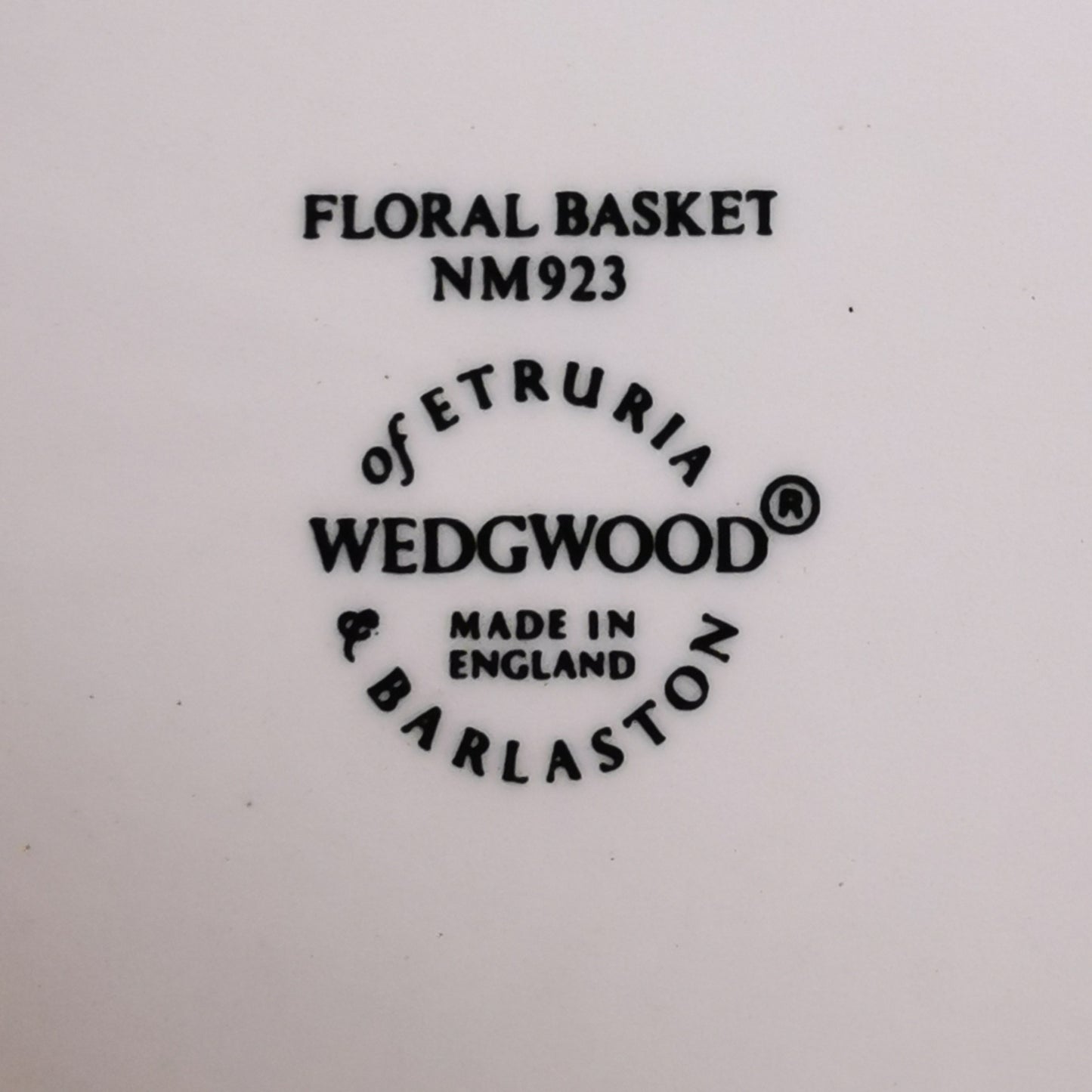 Wedgwood Floral Basket NM923 China 9.25-inch Dessert Plate