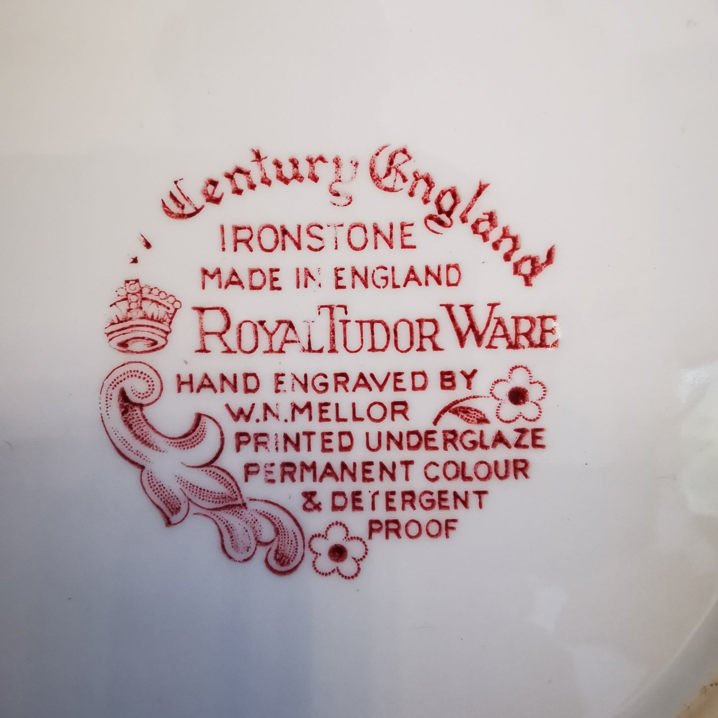 Royal Tudor Ware 17th Century England Red and White China 10.25-inch Dinner Plate