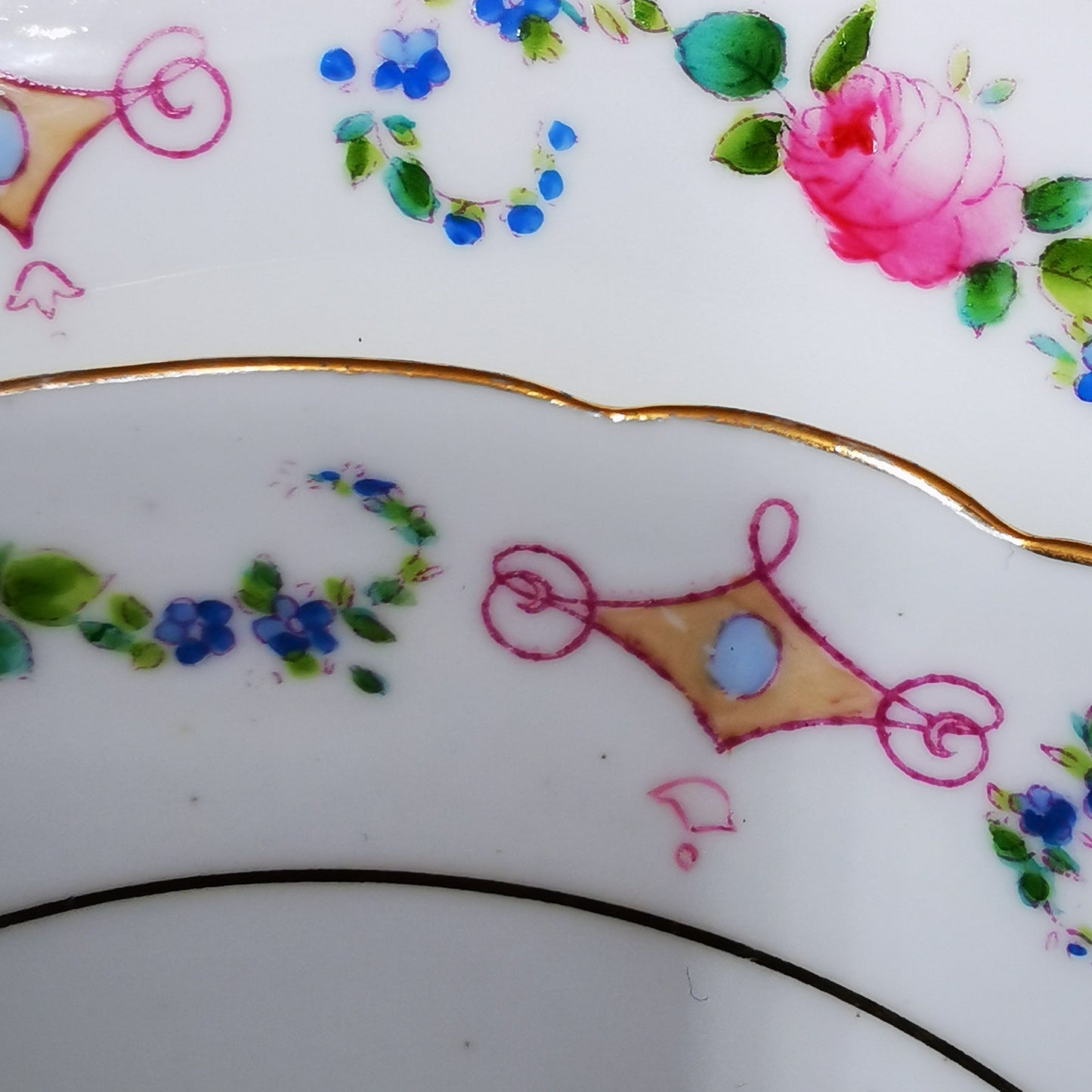 Shelley Porcelain China 8912 Rose Garland Teacup Trio