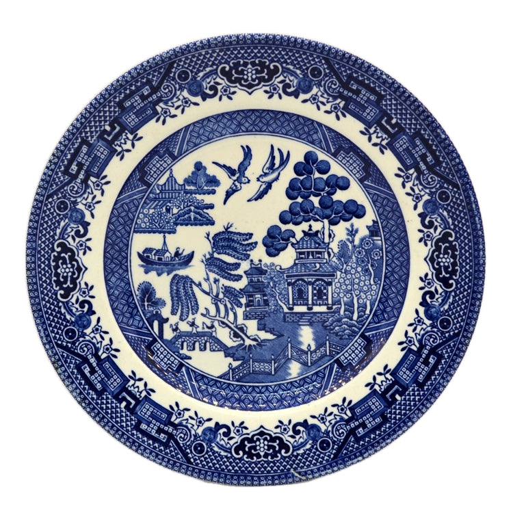 http://vintage-and-antiques.co.uk/cdn/shop/products/churchill-blue-willow-side-plate_c4eabfe5-733d-4af5-a4eb-bc993c122217.jpg?v=1621087216