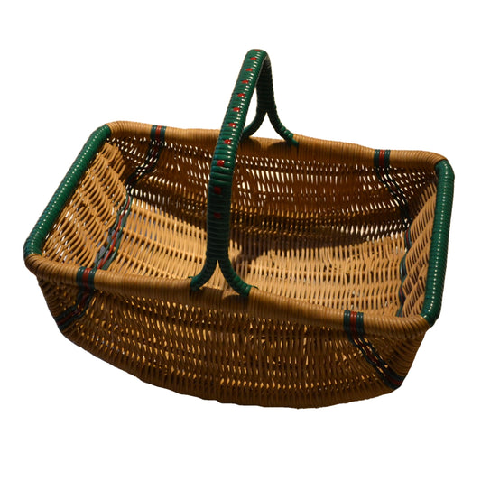 Small vintage swicker shopping basket