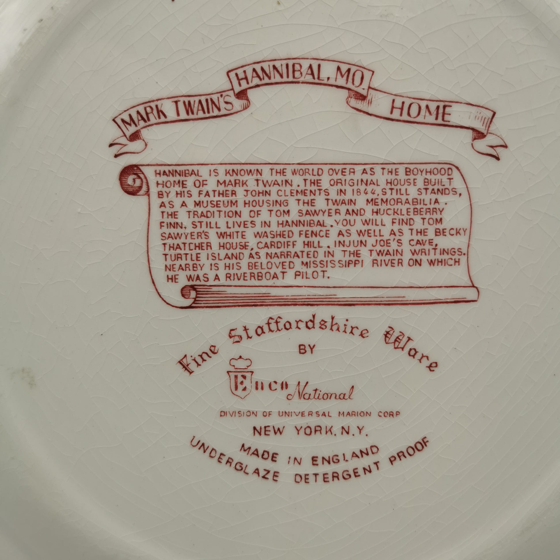 Enco-National-Mark-Twain-Red-and-White-China-Dinner-10-inch-Plate