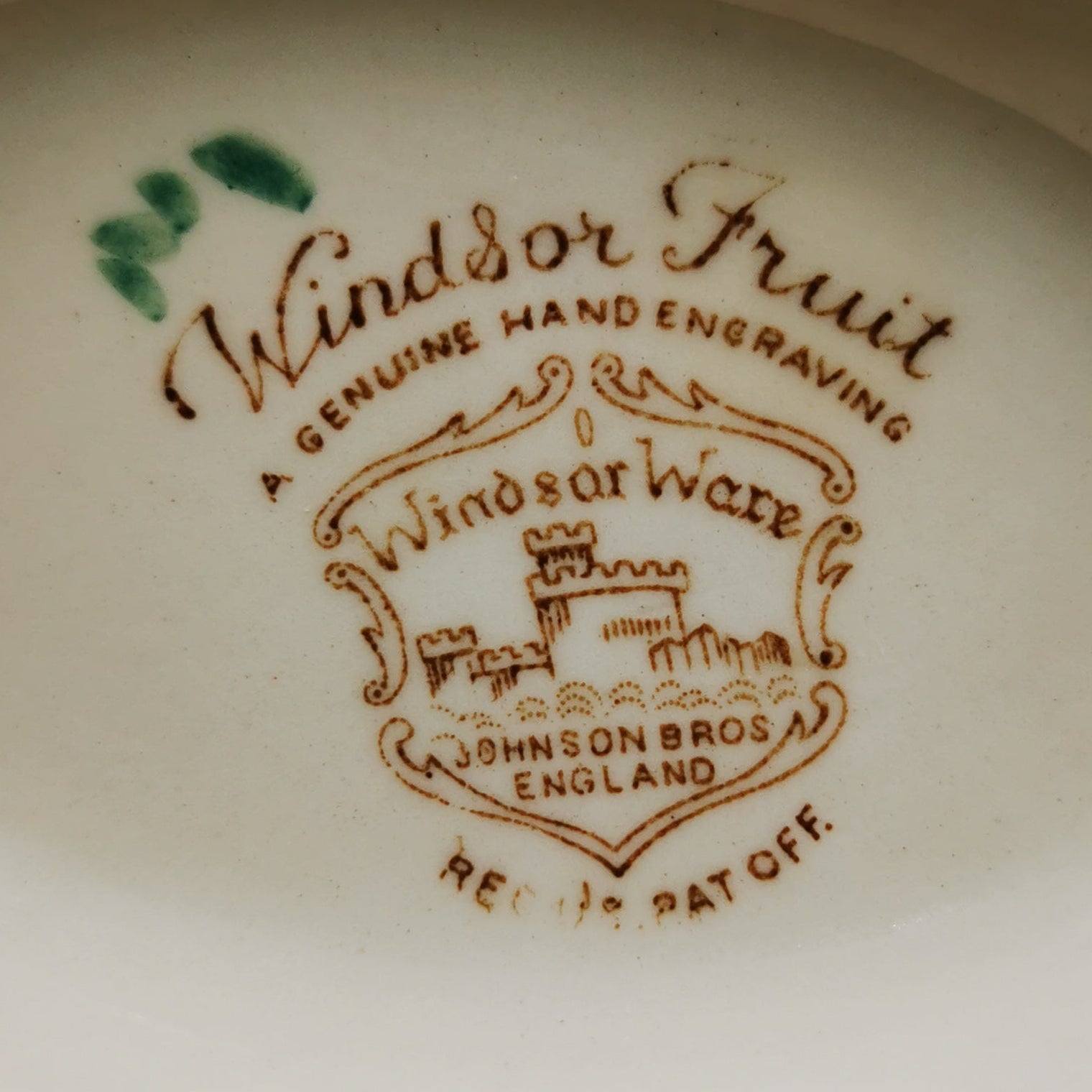 Johnson-Bros-WIndsor-Ware-Windsor-Fruit-China-Gravy-Boat-with-Fixed-saucer