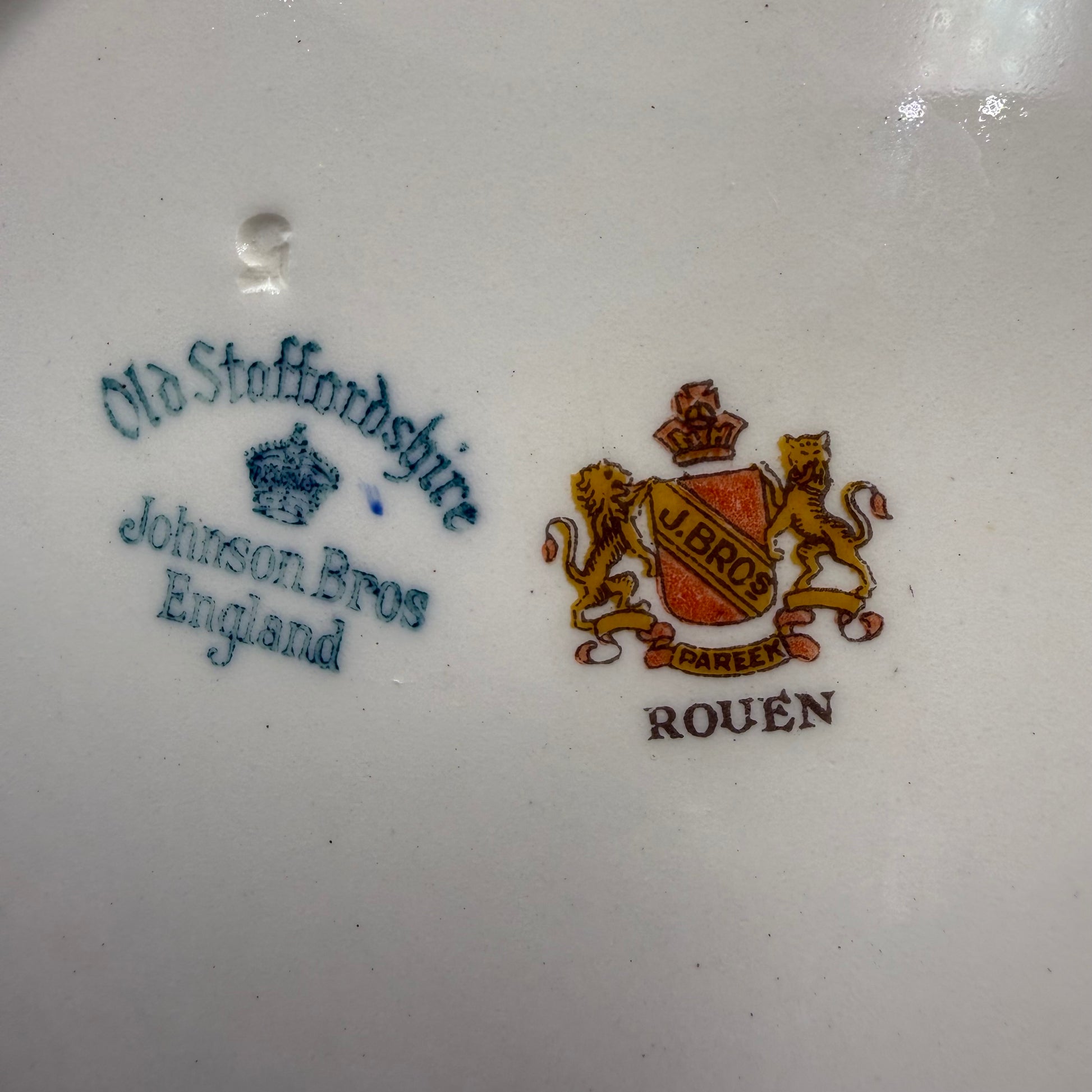 Johnson-Brothers-China Old-Staffordshire-Rouen-10-inch-Dinner-Plate