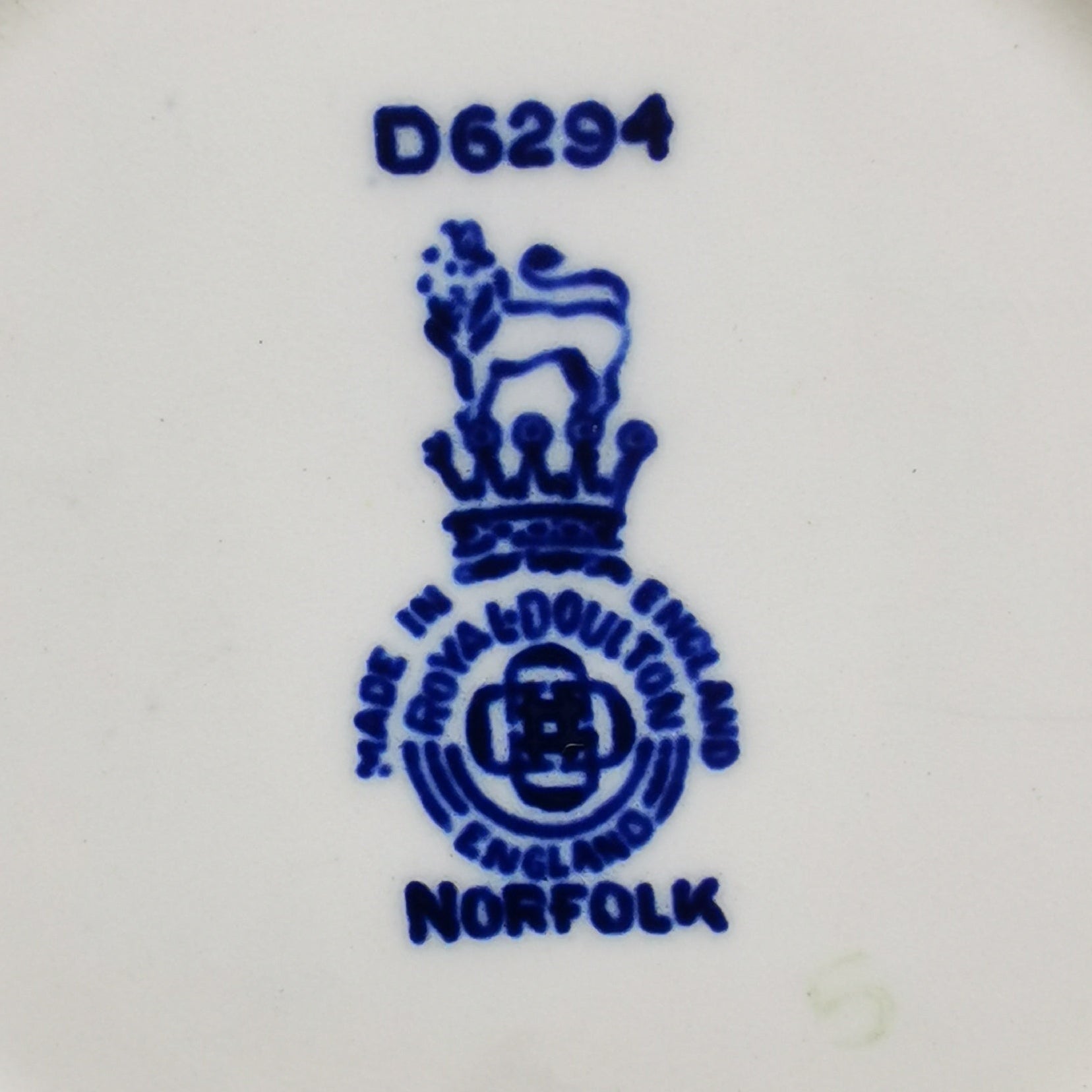 Royal Doulton Blue and White China Norfolk D6294 Round 6.25-inch Dessert Bowl