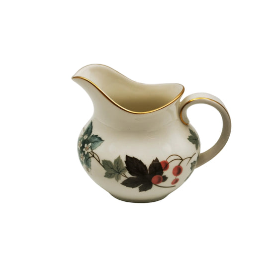 Royal-Doulton-Camelot-TC1016-Quarter-Pint-Milk-Jug