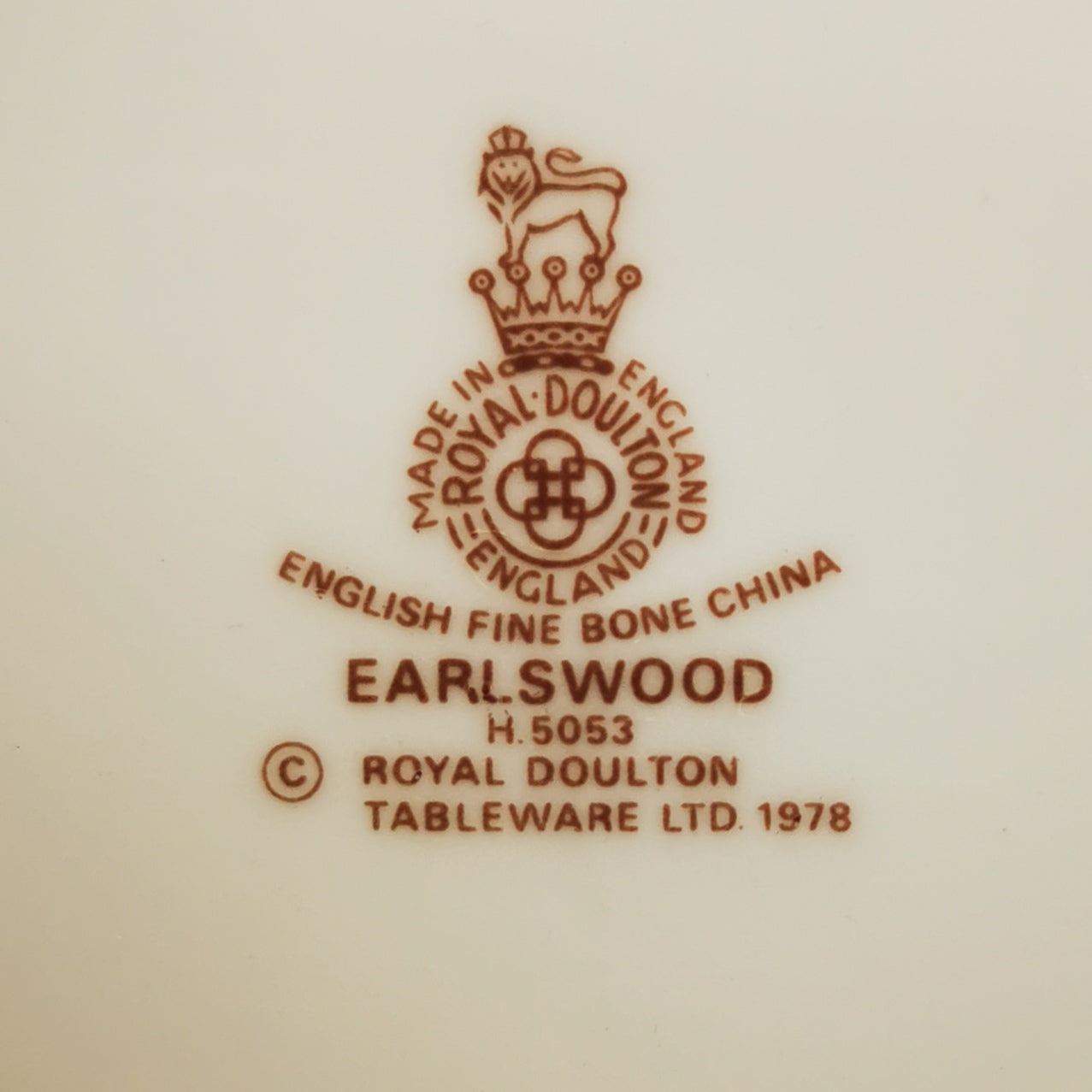 Royal Doulton Earlswood China H5053 10.5-inch Dinner Plate