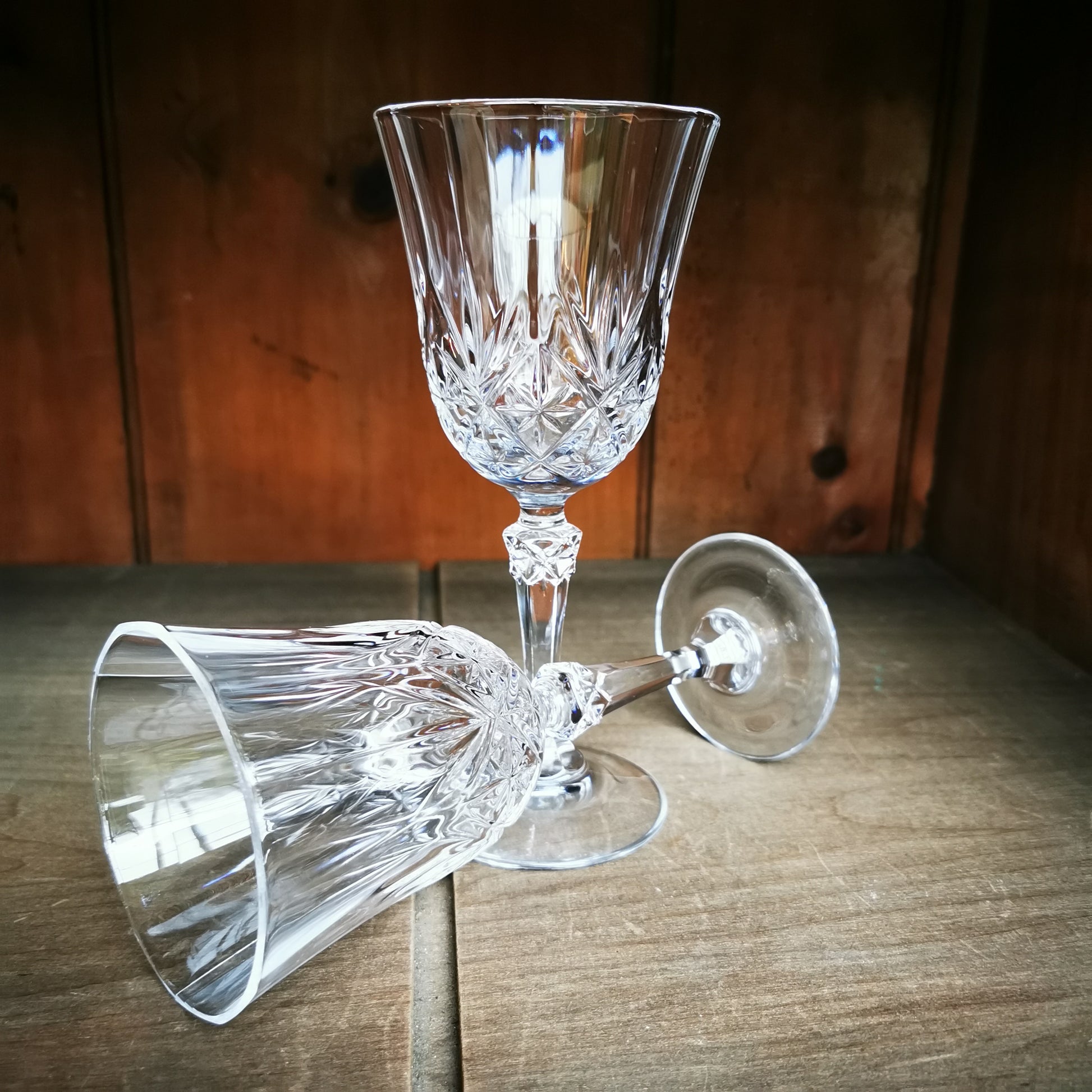 Six-Crystal-Medium-Facet-Stem-Tulip-Bowl-White-Wine-Glasses