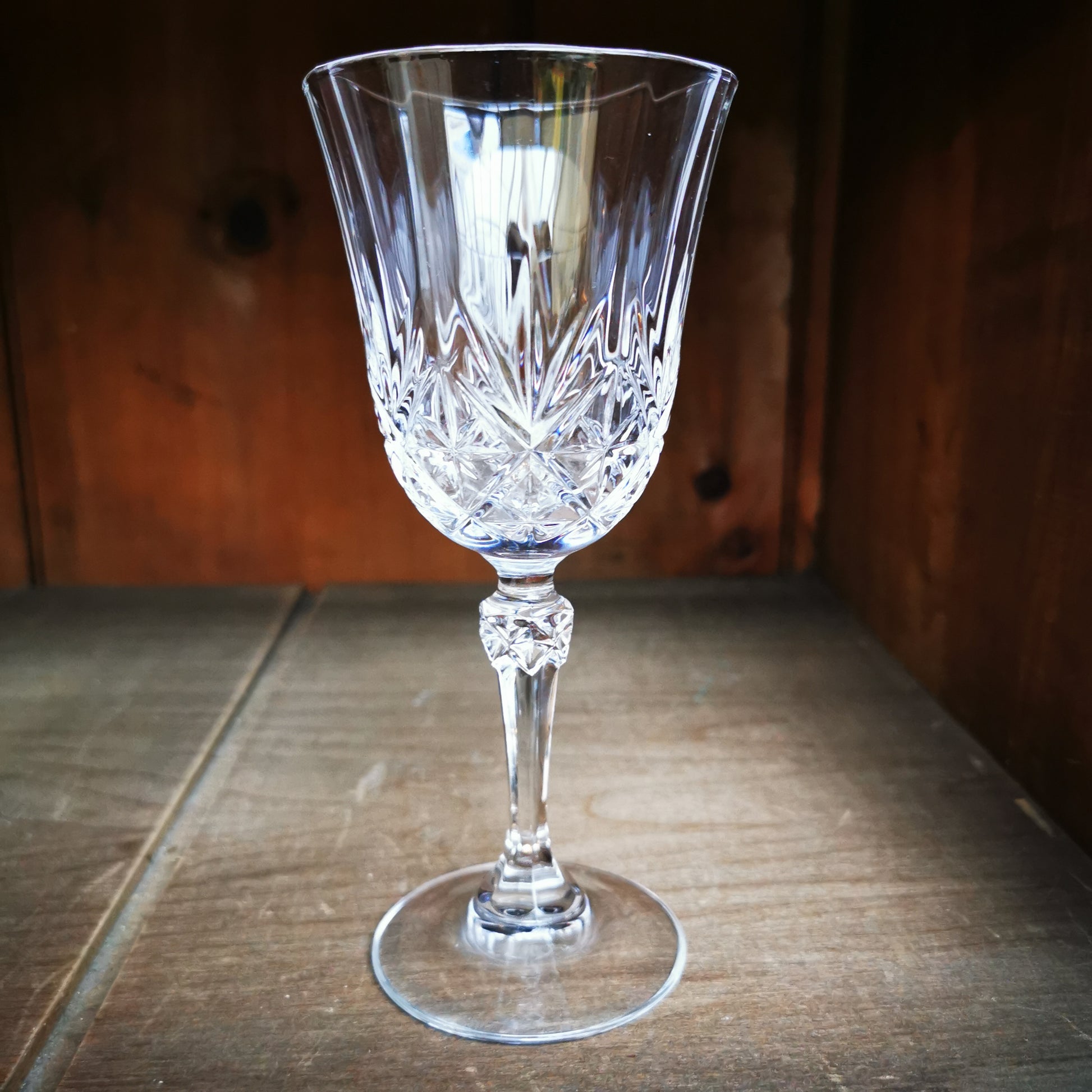 Six-Crystal-Medium-Facet-Stem-Tulip-Bowl-White-Wine-Glasses