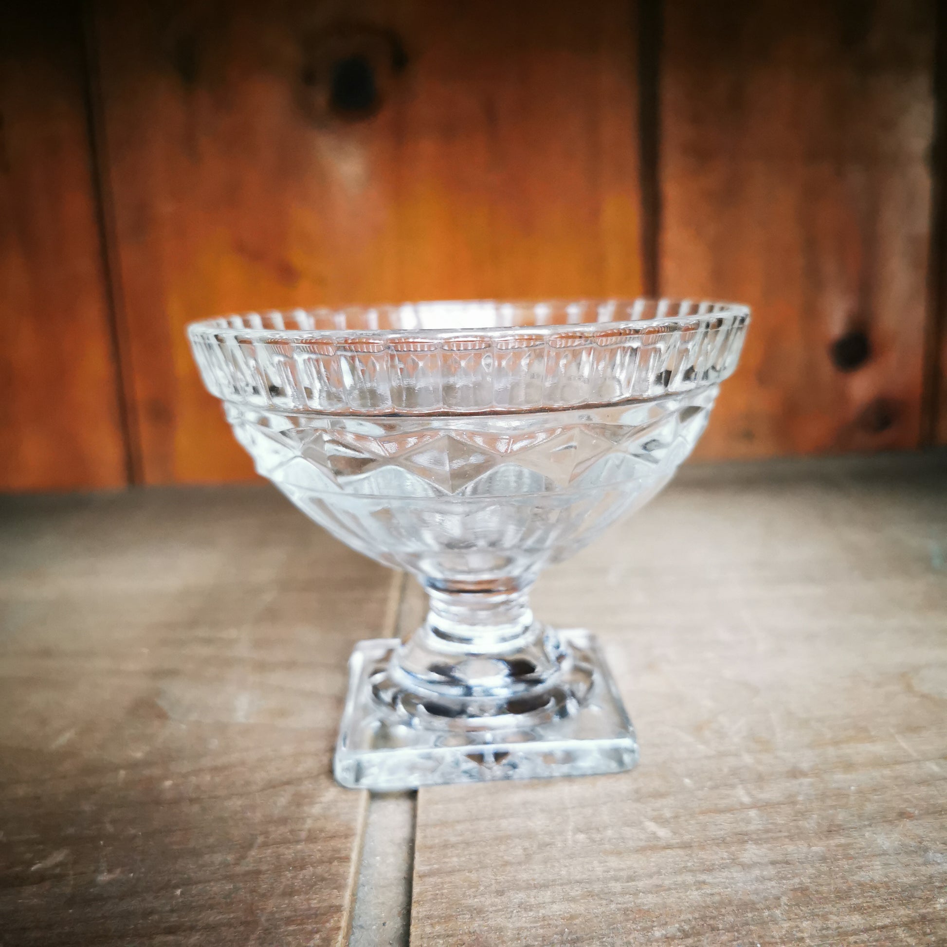Vintage-Pressed-Glass-Grapefruit-Bowl