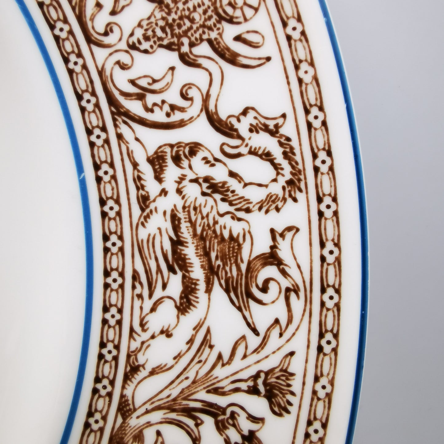 Wedgwood-China-Florentine-Brown-W1956-10.75-inch-Dinner-Plate