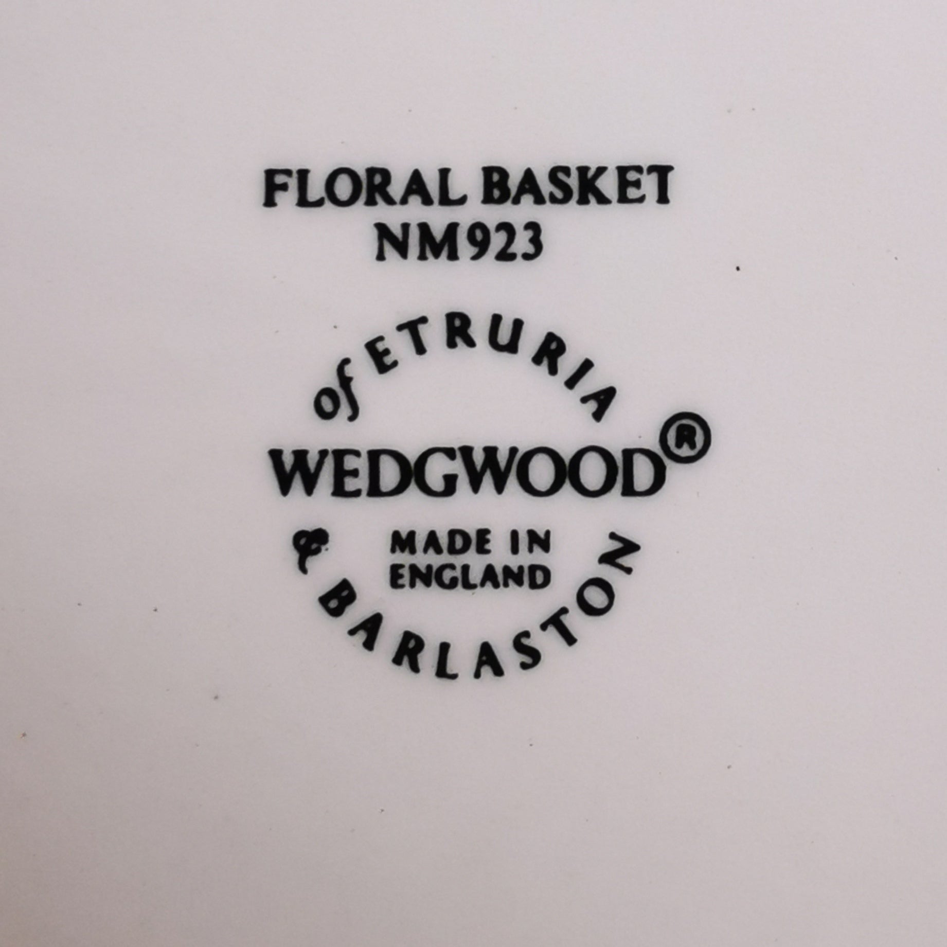 Wedgwood Floral  Basket NM923 China 9.25-inch Dessert Plate