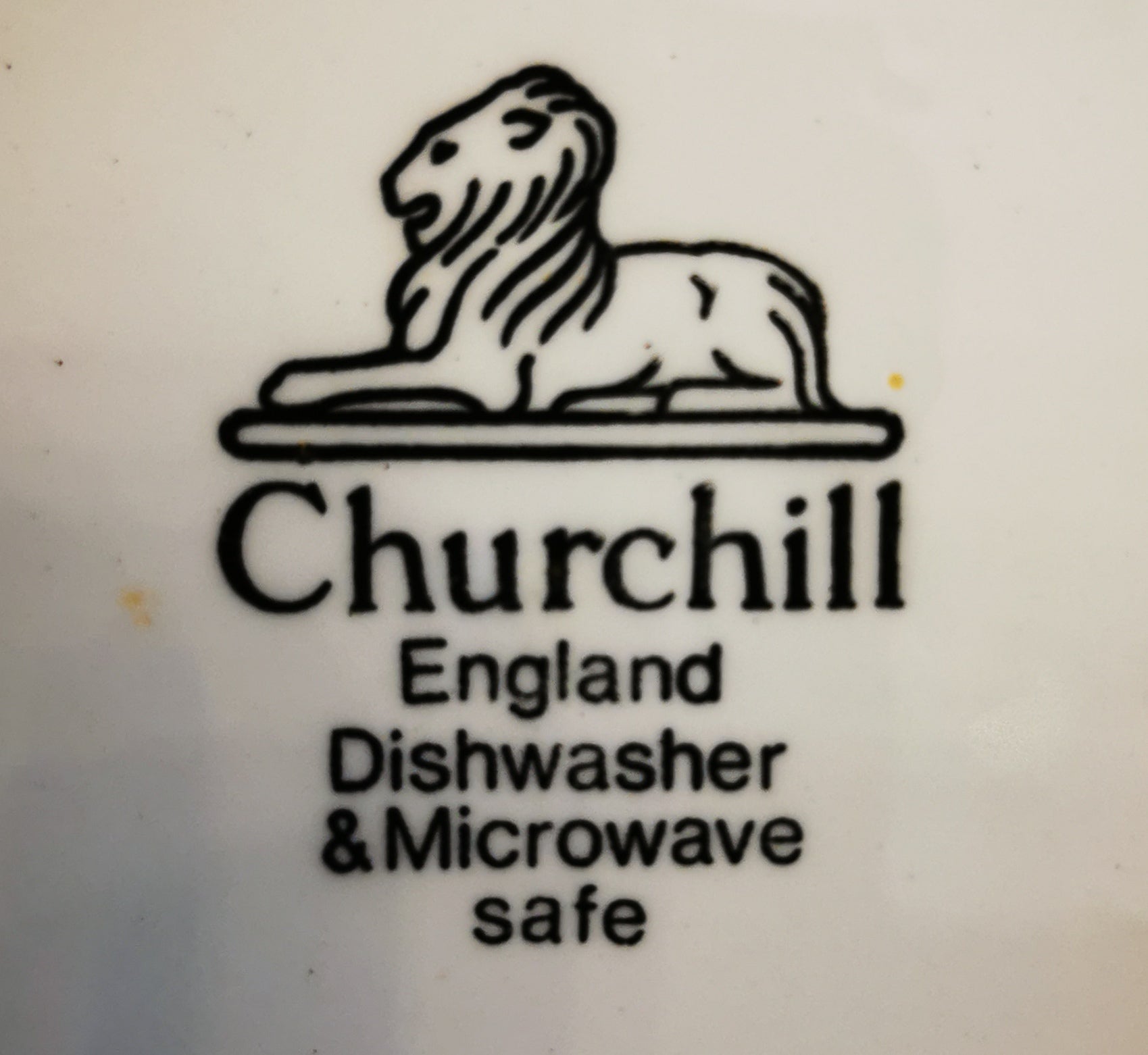 Churchill The Swan Inn Red and White  China Dinner 9.5-inch Plate