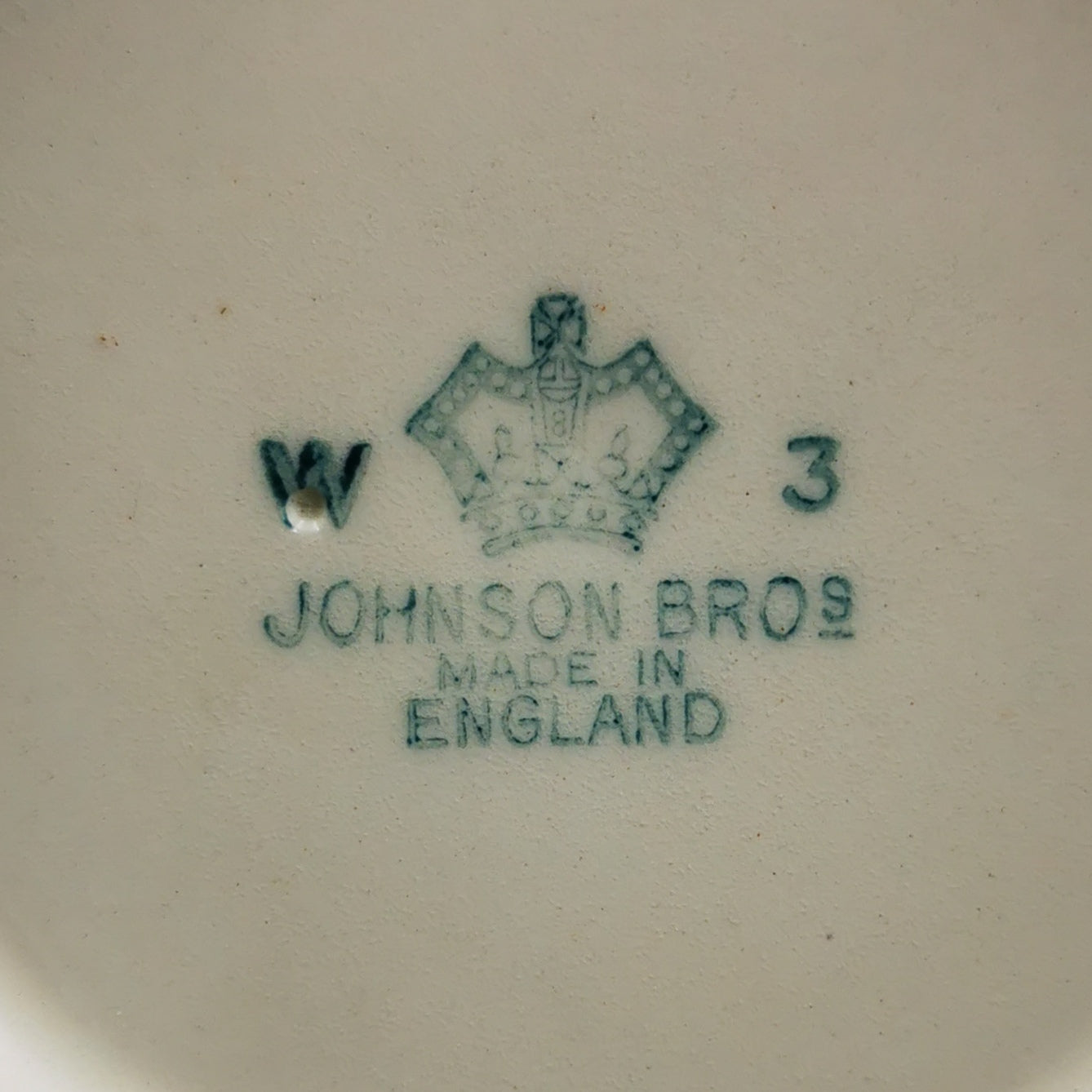Johnson Brothers Old Chelsea Ivy Leaf Serving Bowl
