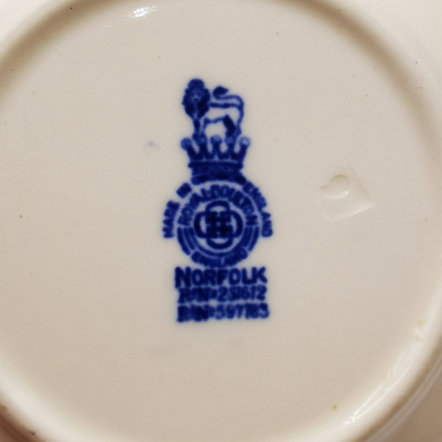 Royal Doulton Blue and White China Norfolk D6294 Round 8.5-inch Dessert Plate