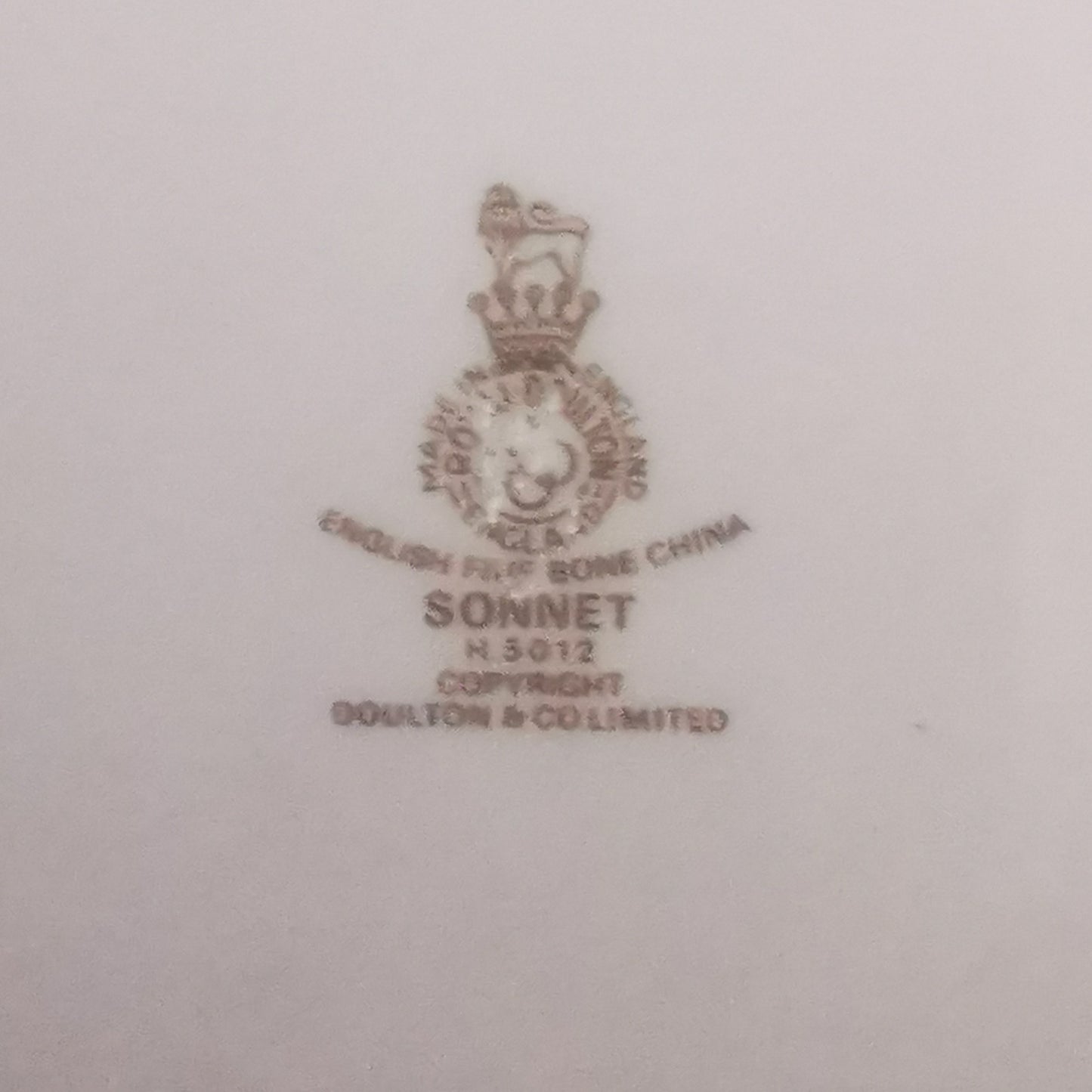 Royal Doulton Sonnet China H5012 10.5-inch Dinner Plate