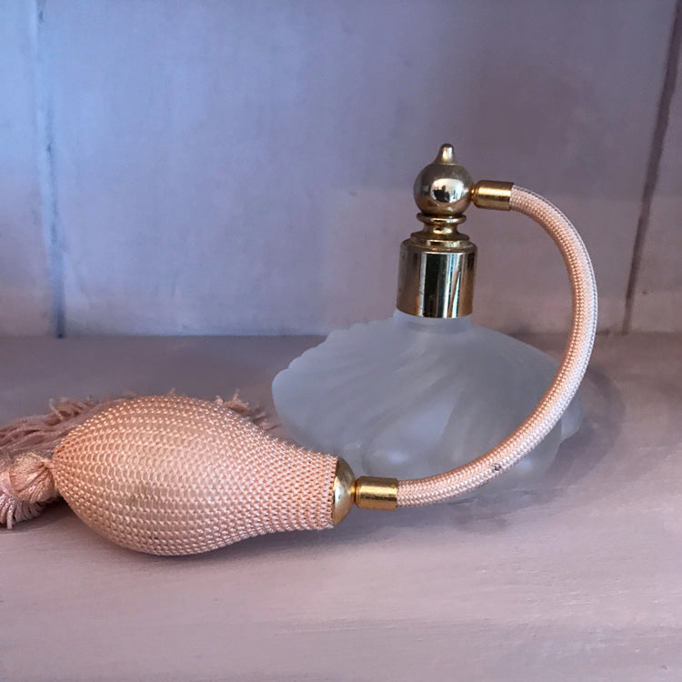 Vintage scent bottle with spray